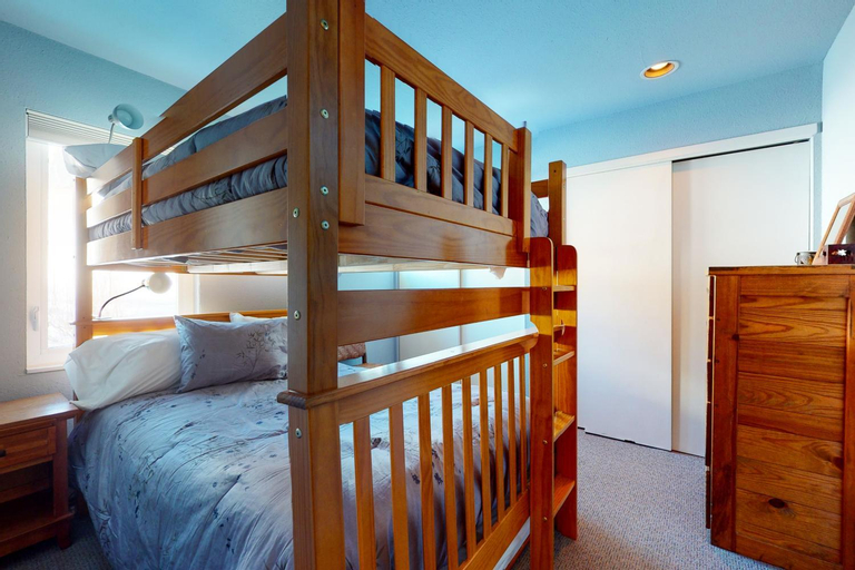 Remodeled 2 Bedroom East Vail Condo 6G with Hot Tub Market Free Shuttle, Eagle