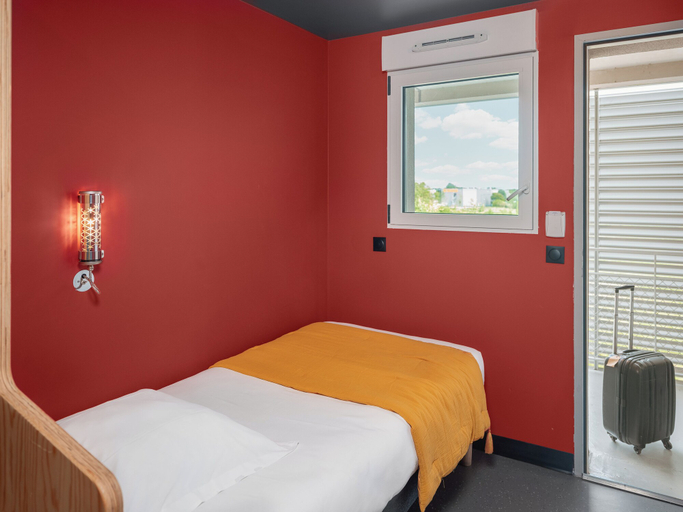 Bedroom 5, Eklo Hotels Paris Roissy CDG Airport, Val-d'Oise