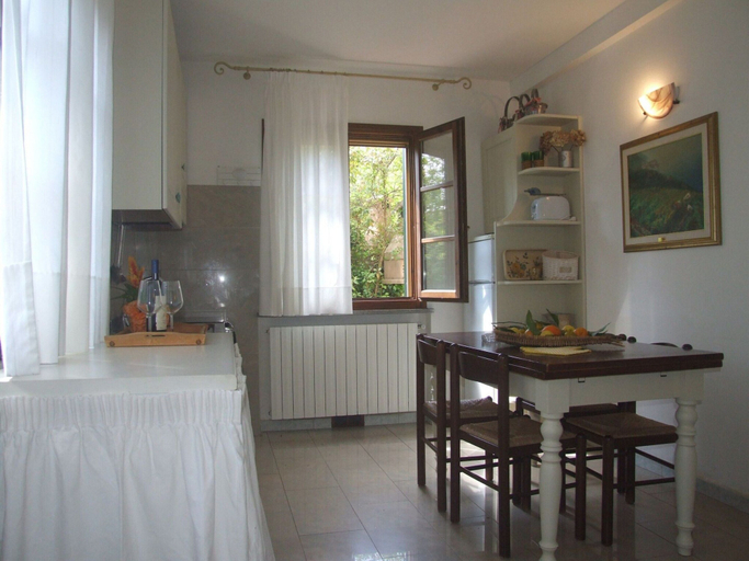 Dining 5, Holiday Home in Sassetta With Pool and Garden, Livorno