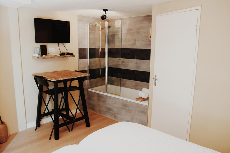 Others 5, Floatel - de Schans Alphen, West Maas en Waal