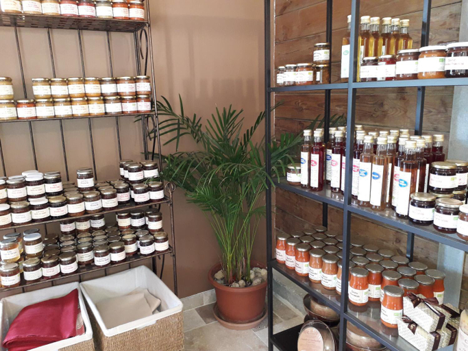 Food & Drinks 5, Cabanes Tresors de Campagne,spas privatifs, Aude