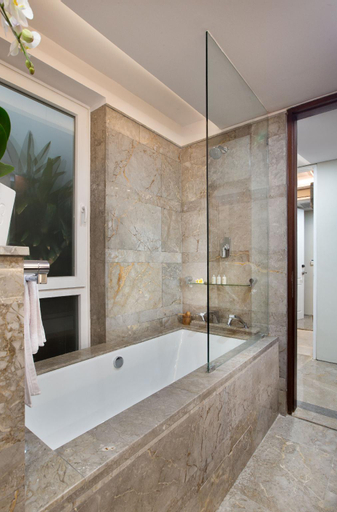 Bathroom 12