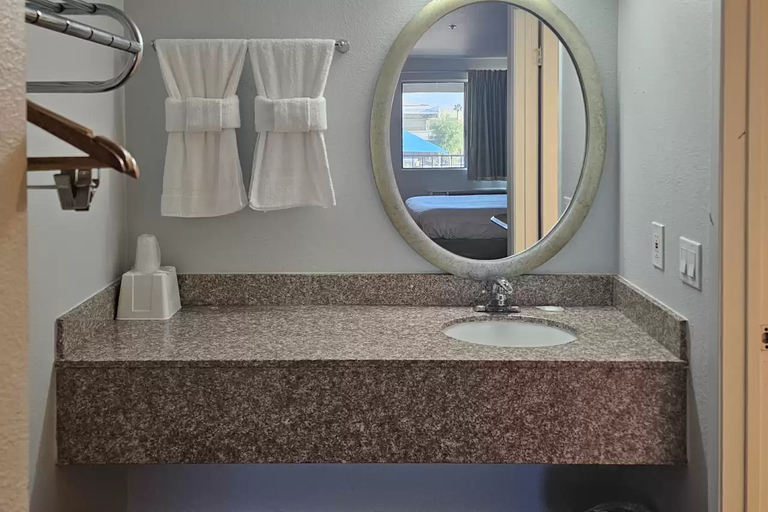 Bathroom 4, Rodeway Inn & Suites Thousand Palms - Rancho Mirag, Riverside