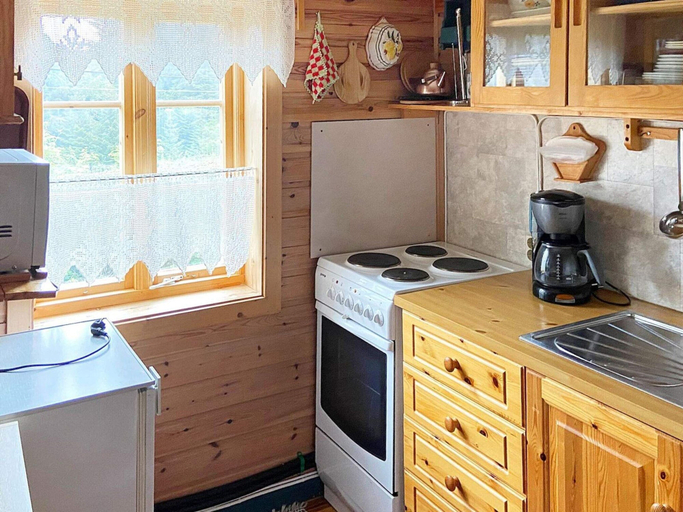 Private kitchen, 4 Person Holiday Home in Hardbakke, Solund