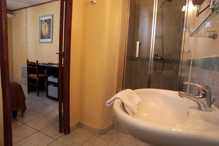 Bathroom 3, Le Pressoir, Hérault