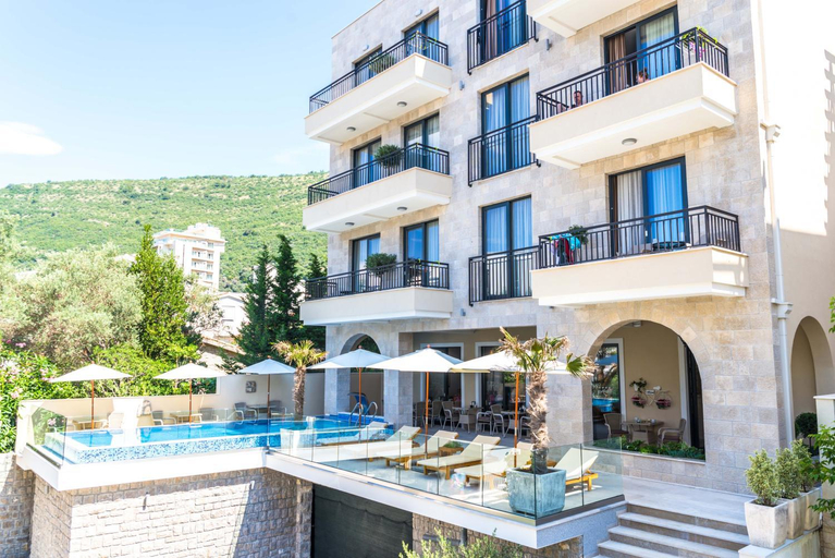Others 3, B&B Amfora