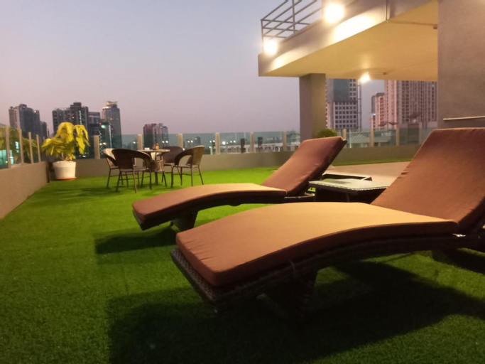 Exterior & Views 23