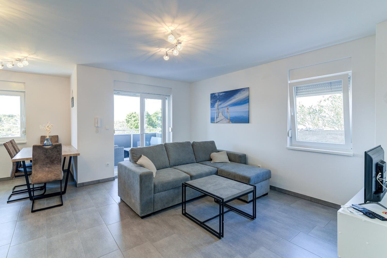 Others 4, Damar Apartmani, Senj