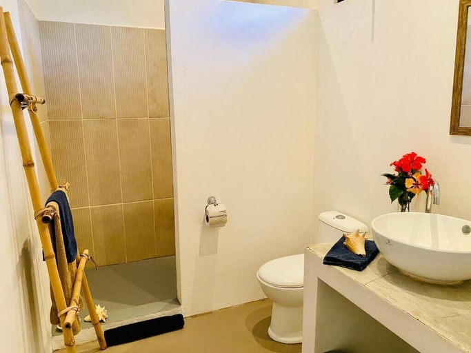 Bathroom 4, Antema Lodge, Santa Cruz