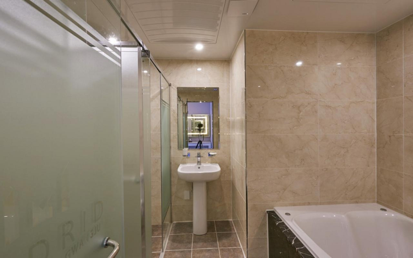 Bathroom 4, Gwangju Madrid Hotel, Gwangsan