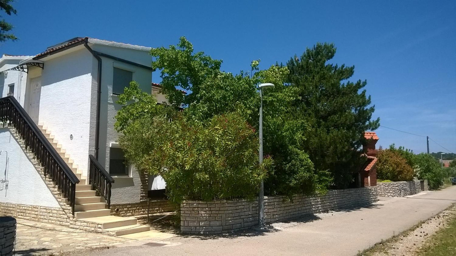 Others 5, Apartments Carev 1293, Tisno