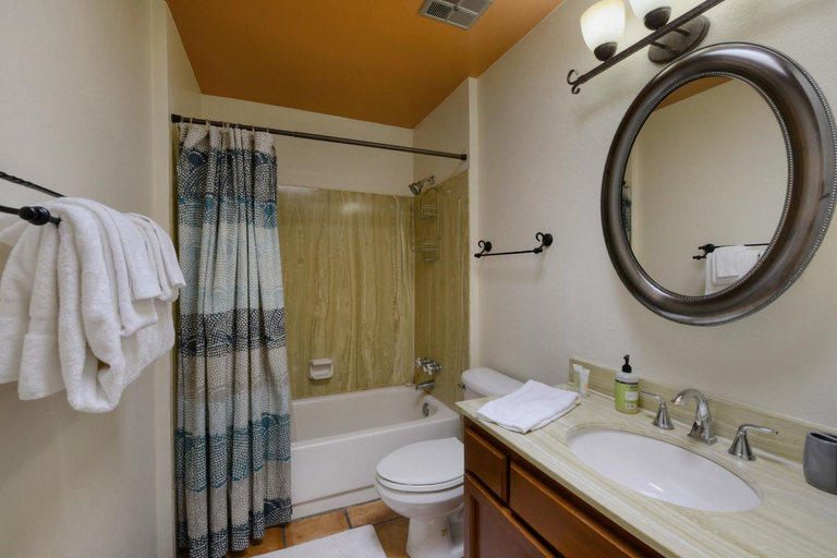 Bathroom, Esplendora, Pima