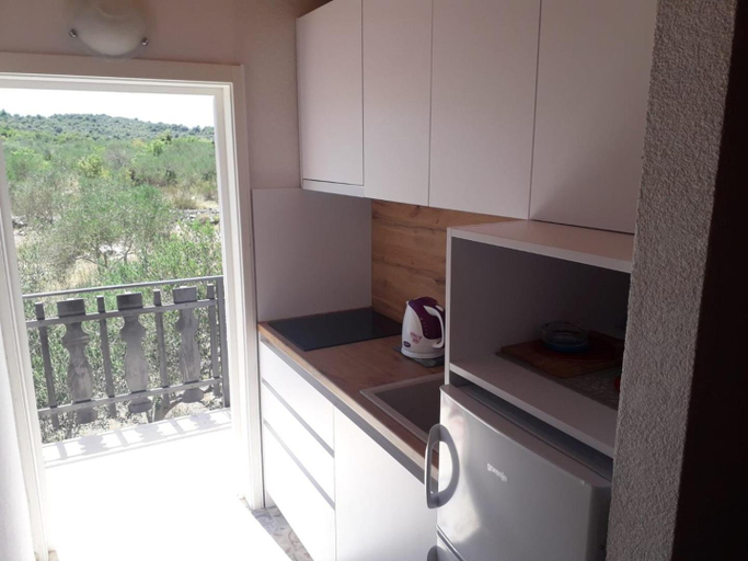 Others 4, Apartments Carev 1293, Tisno