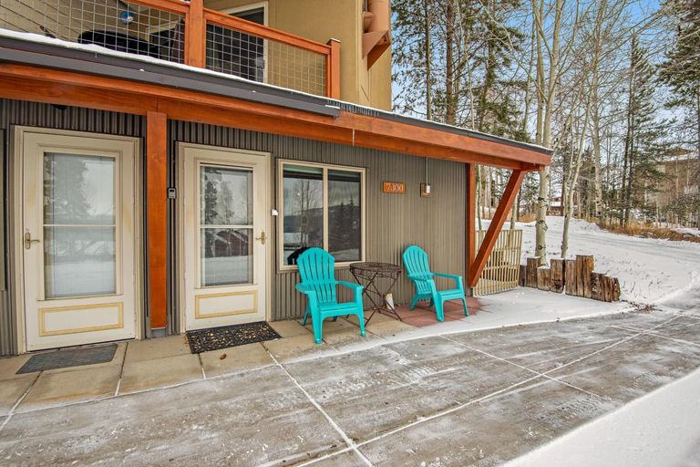 Exterior & Views 1, Silver Queen 7300, Summit