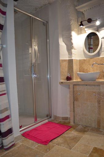 Bathroom 1, Les Troglos de l'Echeneau, Indre-et-Loire