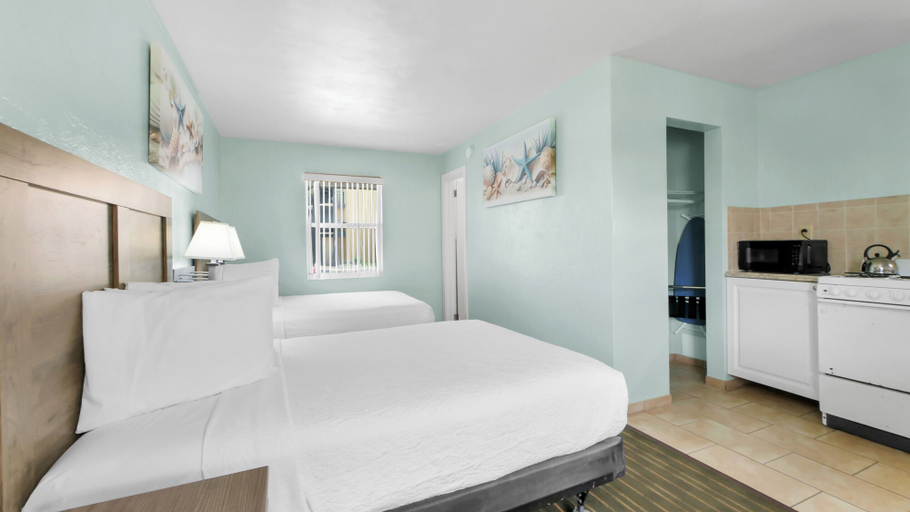 Bedroom 5, Ocean Court Beachfront Hotel, Volusia