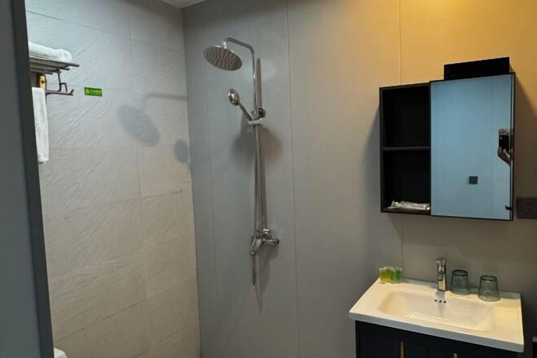 Bathroom 3, Silver Spring Hotel (Shenzhen Yuanling Subway Station), Shenzhen