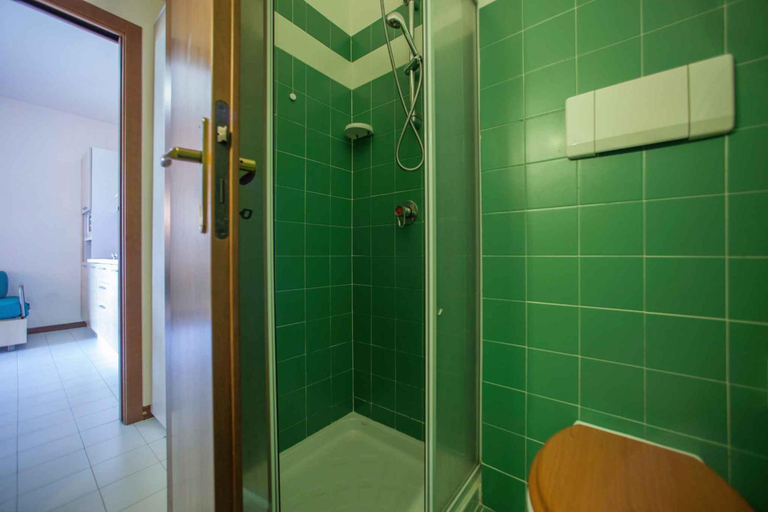 Bathroom 3, Holiday home in Sirmione - Gardasee 38480, Brescia