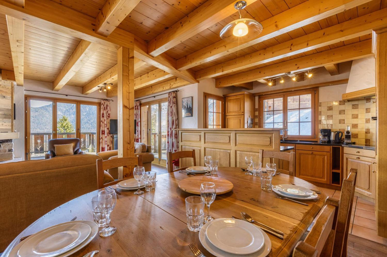 Others 4, Chalet Coucou Luxury 10 pax Chalet with incredible views and garage, Martigny
