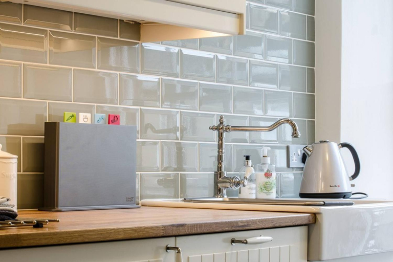 Others 2, Stylish Apartment in Trendy New Town Location, Edinburgh