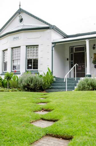 Annies House, Chris Hani