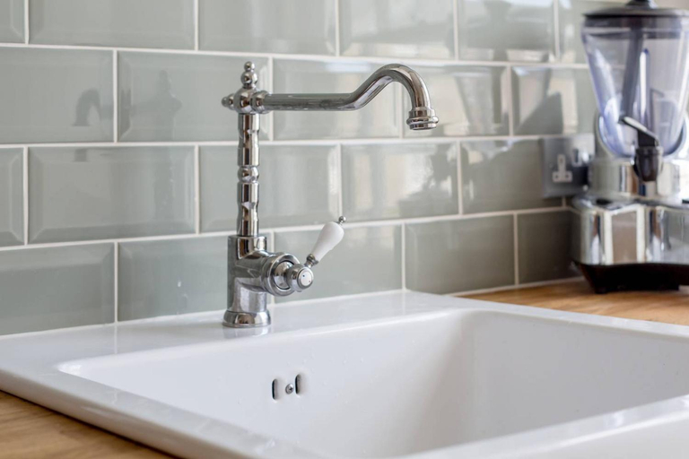 Others 4, Stylish Apartment in Trendy New Town Location, Edinburgh