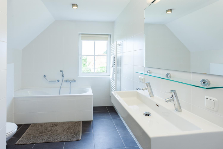 Bathroom 2, Buitenplaats Witte Raaf aan Zee, Noordwijk