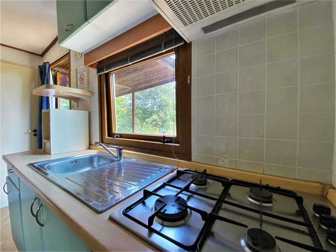 Private kitchen 5, Belvilla by OYO Lovely Bungalow With a Shared Pool, Florence