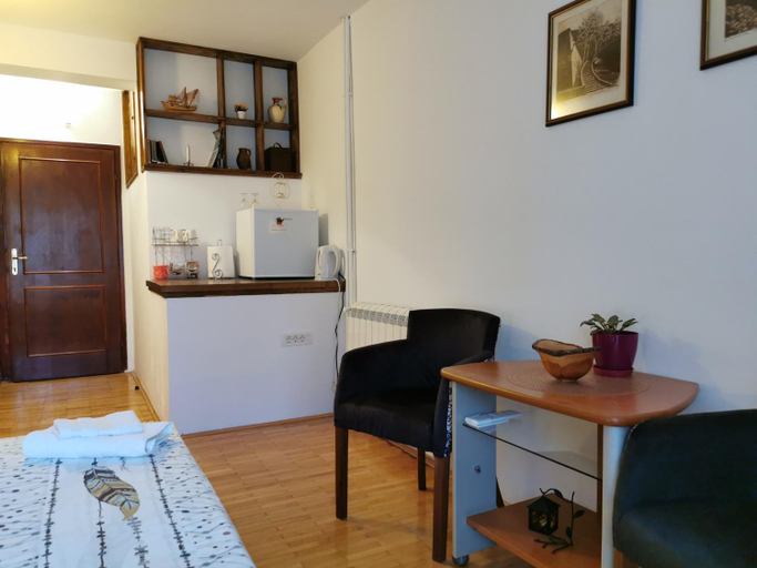 Others 5, Guesthouse Vukasevic