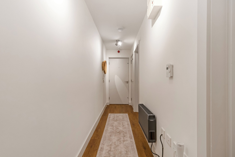 Others 5, Central 1BD Free Underground Parking, Gloucestershire