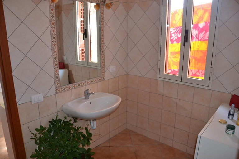 Bathroom 2, Shaka guest house, Carbonia-Iglesias
