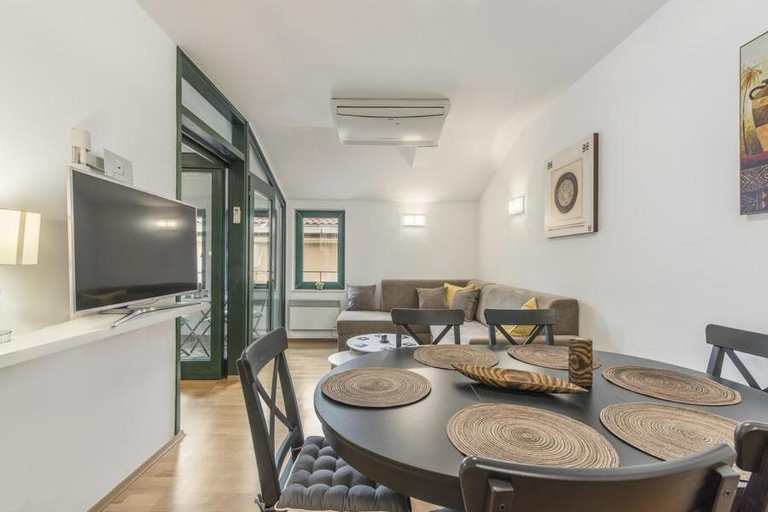 Others 2, Apartment Matea, Novigrad