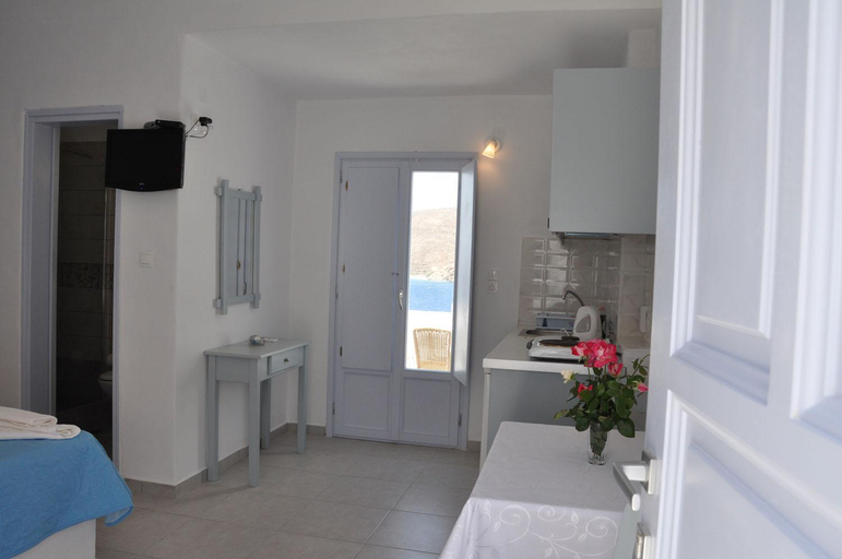 Others 3, Studios Akrogiali, South Aegean