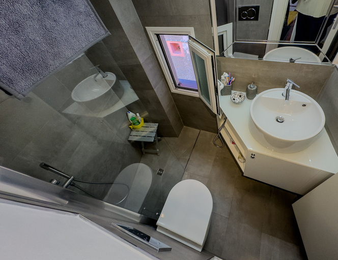 Bathroom 3, La Maison de la Mer with Terrace and AC, La Spezia