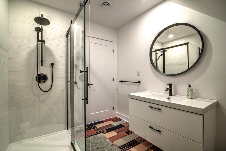 Shower, Chalet Haut-Bois - Hiking, Skiing and Spa, Les Pays-d'en-Haut