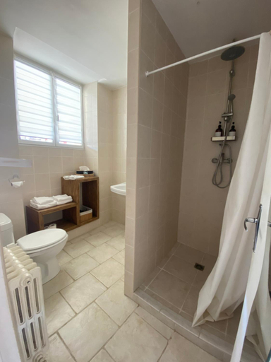 Bathroom 2, Nuit en Brenne, Indre