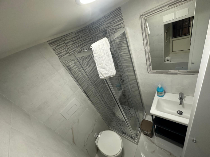 Bathroom 2, San Matteo House, Napoli