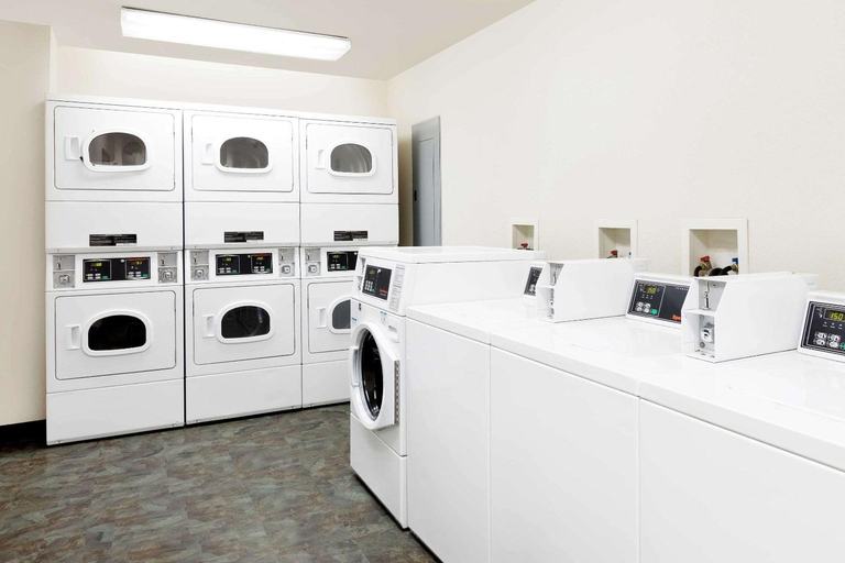Others 4, WoodSpring Suites Tyler Rose Garden, Smith