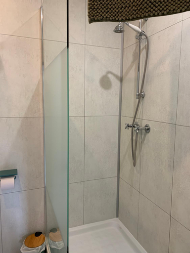 Bathroom 4, Le pigeonnier, Tarn