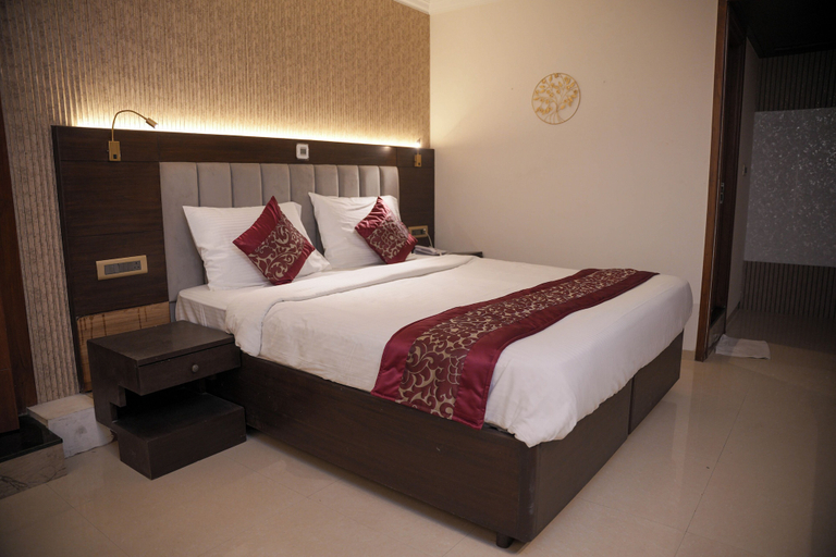 Bedroom 3, THE ON TIME HOTEL Bangalore, Bangalore