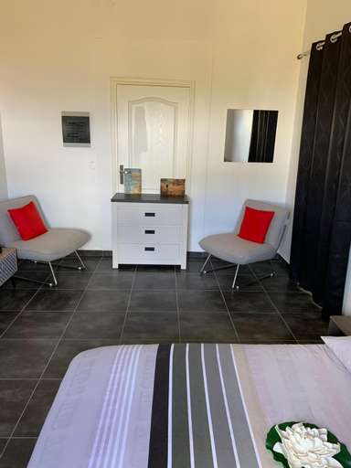 Bedroom 3, ZANNAMALAKA 2 F1 POUR UN GROUPE DE 4 Avec Piscine, Le Moule