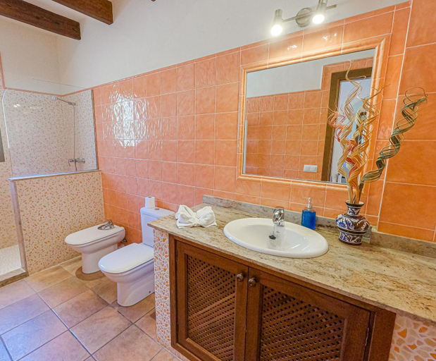 Bathroom 3, Sa Sinia - Family rural house with pool and mountain views, Baleares