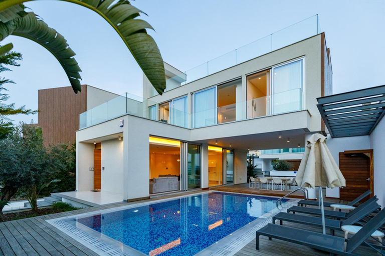 Sport & Beauty 4, Seaview Luxury Villa Jacuzzi & Pool! 2 Min Beach