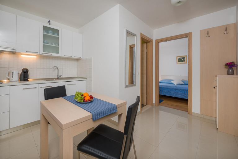 Others 4, Villa Kogo, Hvar