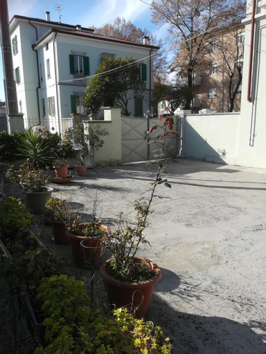 Exterior 13