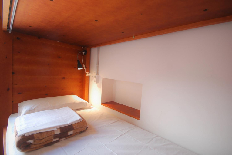 Bedroom 3, Ten To Go Hostel, Barcelona