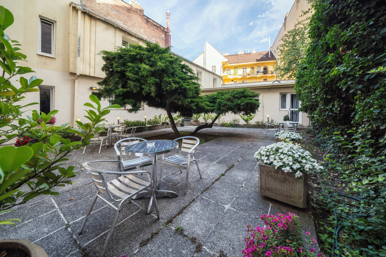 Exterior & Views 2, Hotel White Lion, Praha 8