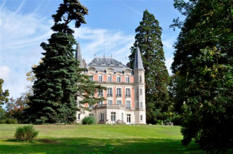 Others 5, Chateau de Bel Ebat, Essonne
