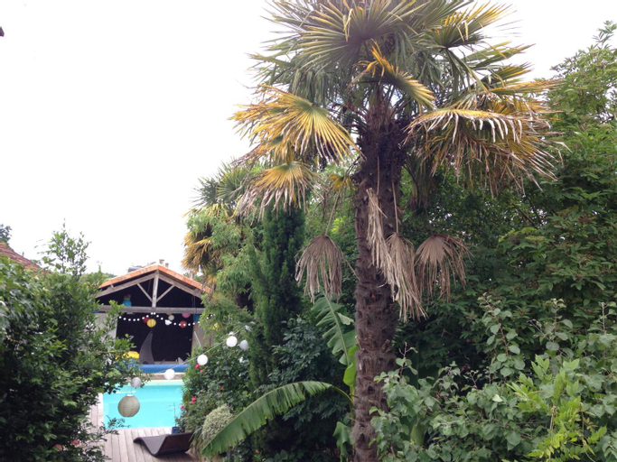Buky Palace, Charente-Maritime