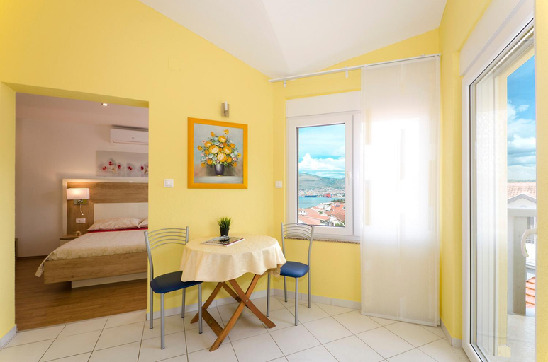 4, Apartments Tomislav, Okrug
